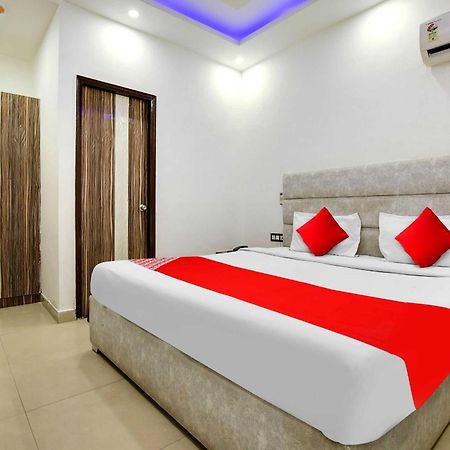 Hotel O Av Continental Zirakpur Exterior foto