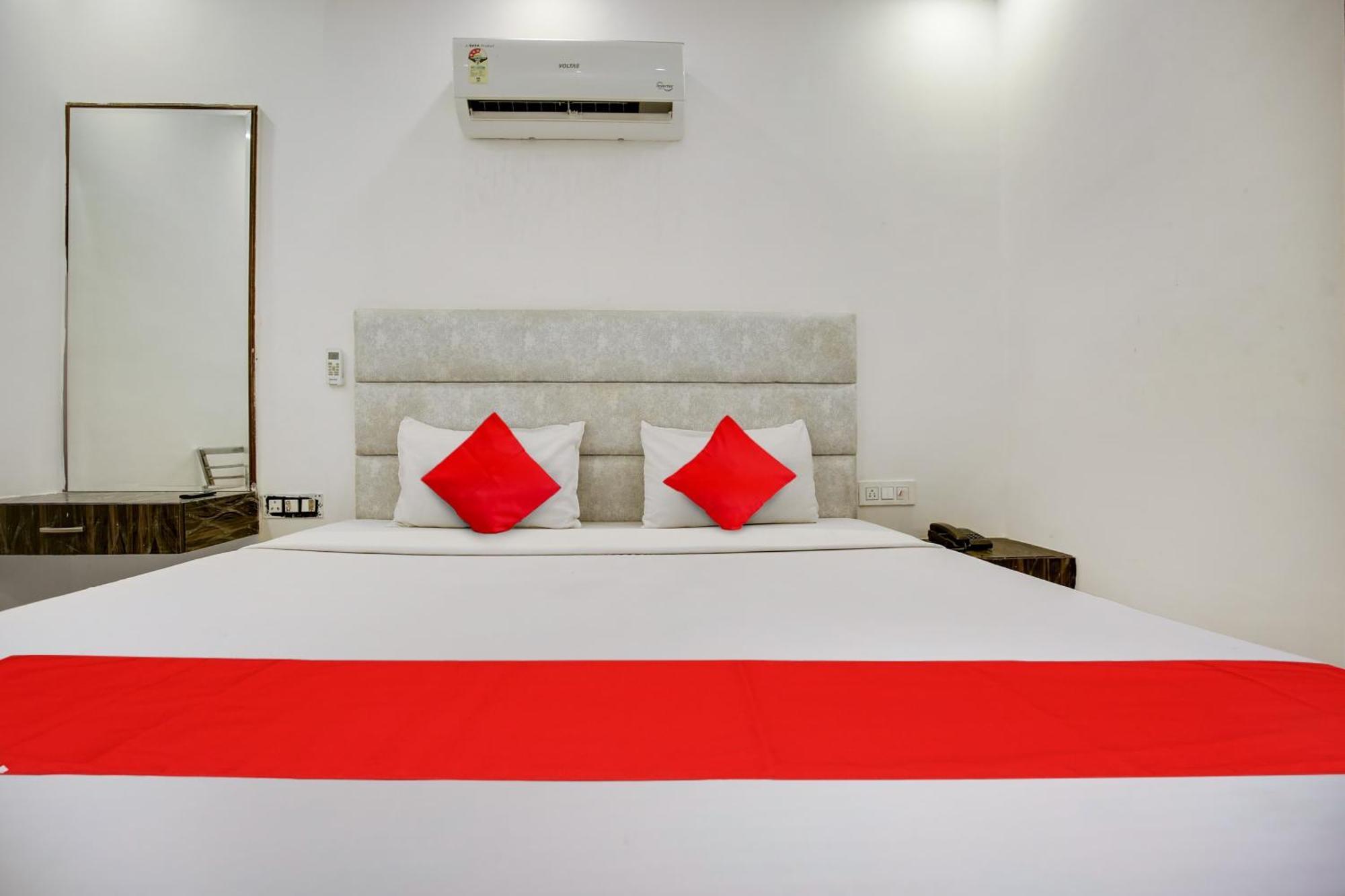 Hotel O Av Continental Zirakpur Exterior foto