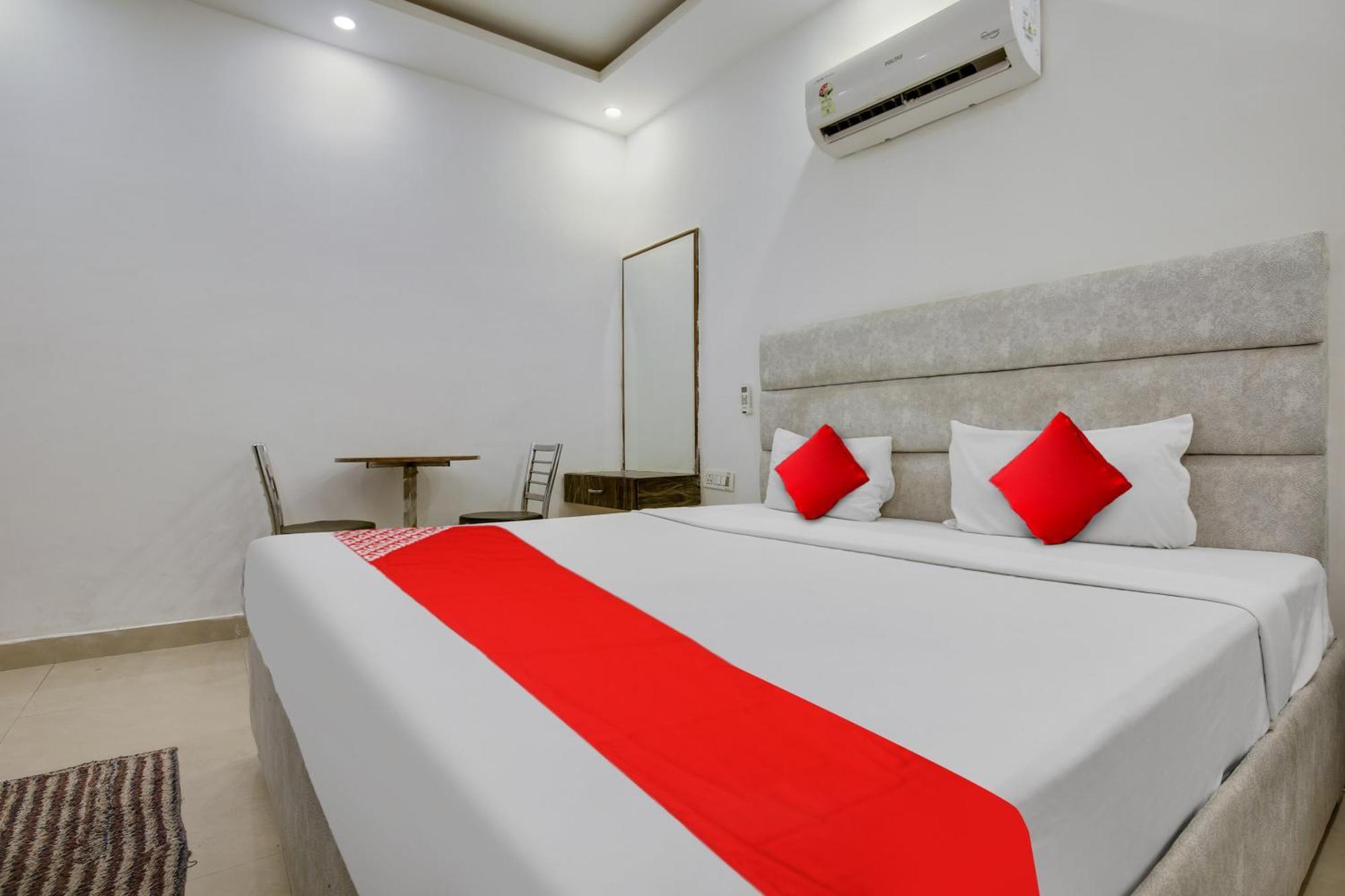 Hotel O Av Continental Zirakpur Exterior foto