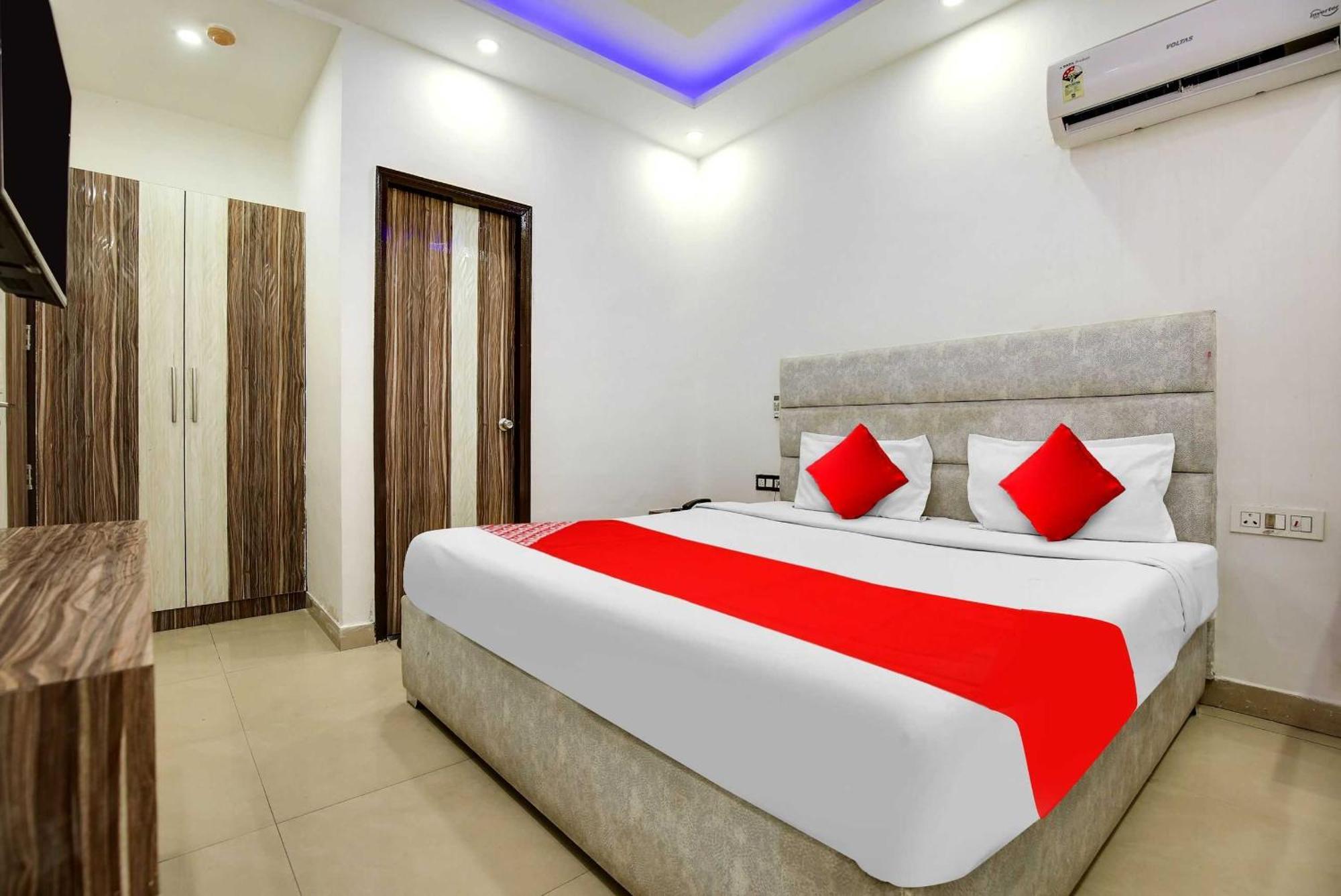 Hotel O Av Continental Zirakpur Exterior foto