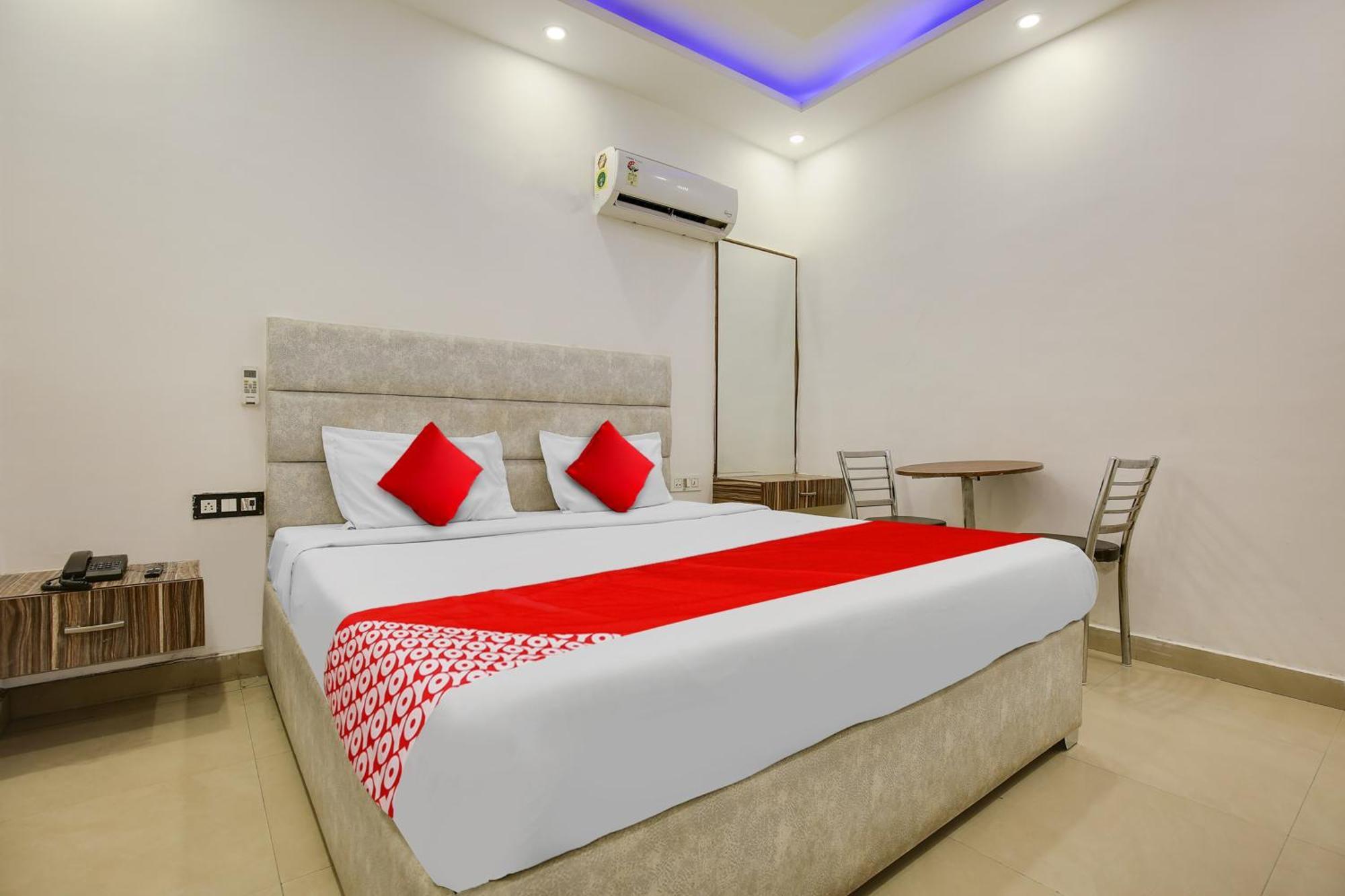 Hotel O Av Continental Zirakpur Exterior foto